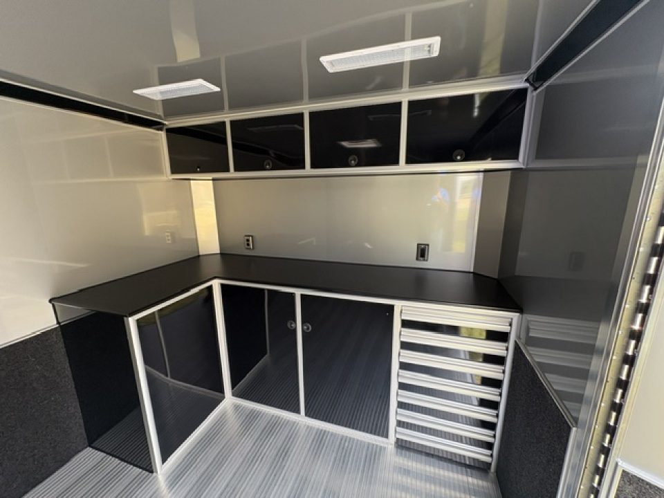 New 2027 8.5X32 inTech RACE TRAILER