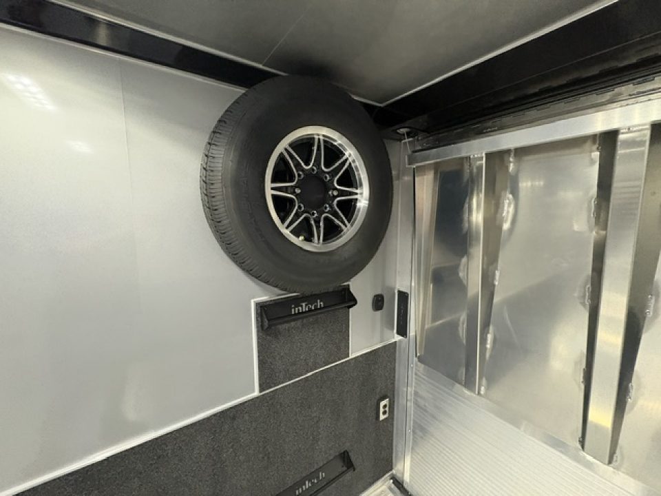 New 2027 8.5X32 inTech RACE TRAILER