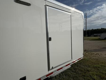 New 2027 8.5X32 inTech RACE TRAILER