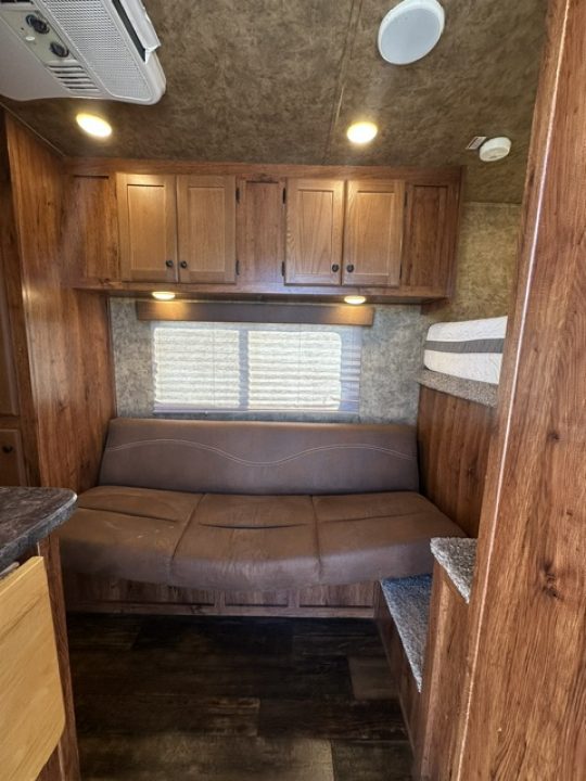 Used 2021 Lakota 2 Horse Living Quarter