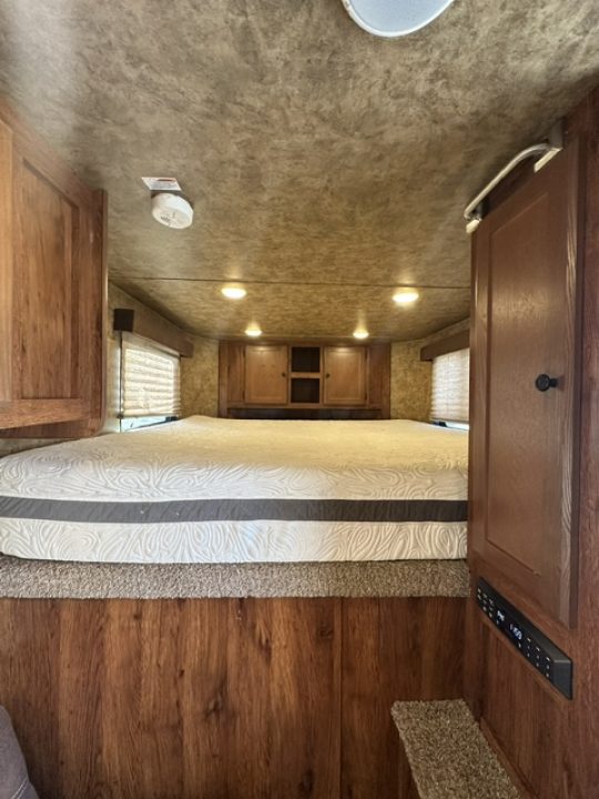 Used 2021 Lakota 2 Horse Living Quarter