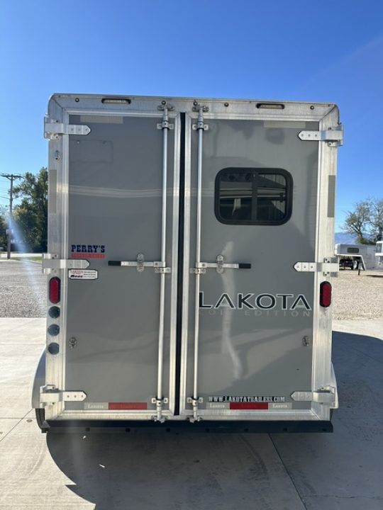 Used 2021 Lakota 2 Horse Living Quarter
