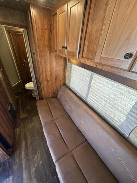 Used 2021 Lakota 2 Horse Living Quarter