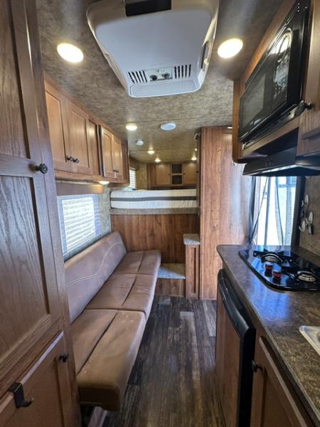 Used 2021 Lakota 2 Horse Living Quarter
