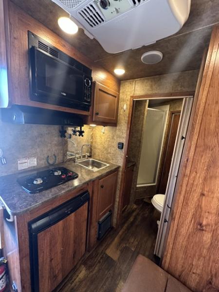 Used 2021 Lakota 2 Horse Living Quarter