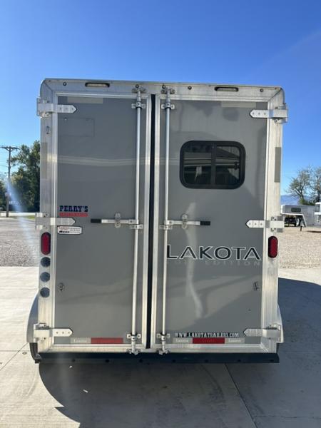 Used 2021 Lakota 2 Horse Living Quarter