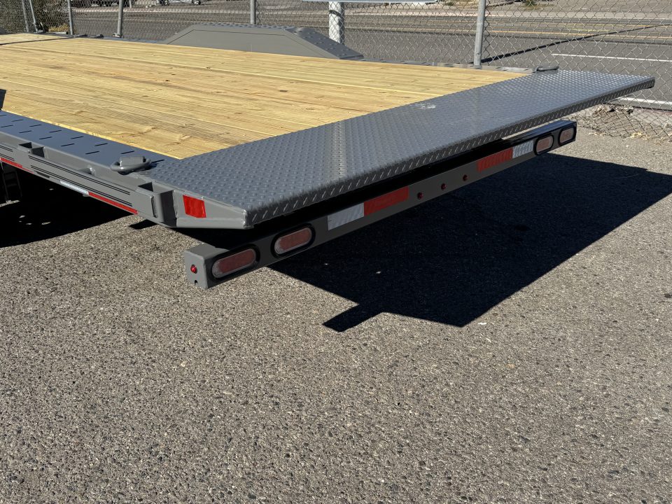 New 2027 Diamond C HXD 102"x22' - 23K Equipment Tilt Trailer