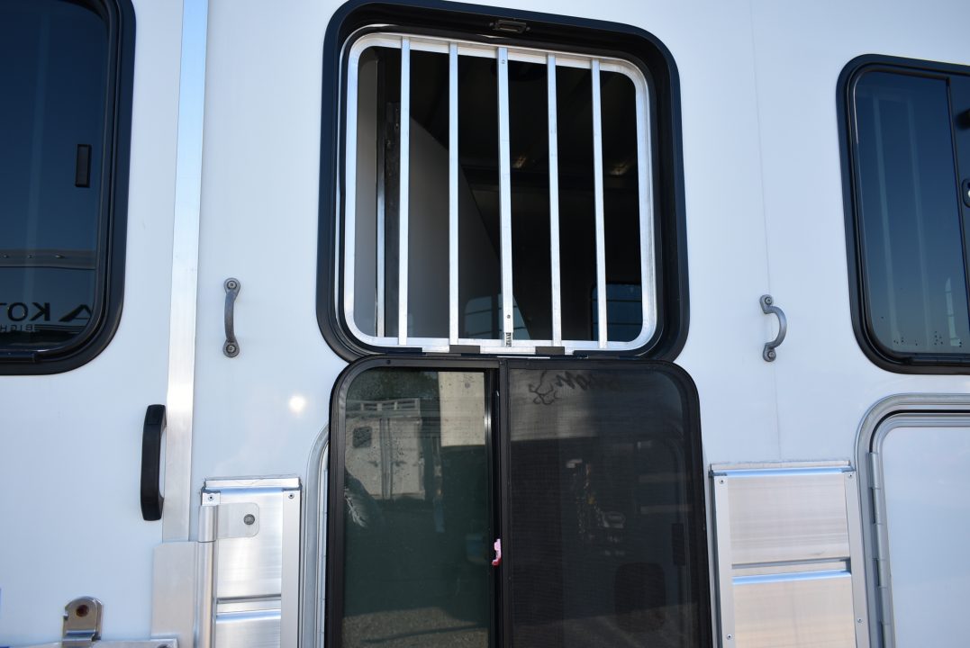 Used 2006 Kiefer Manufacturing GENESIS X3 Horse Trailer