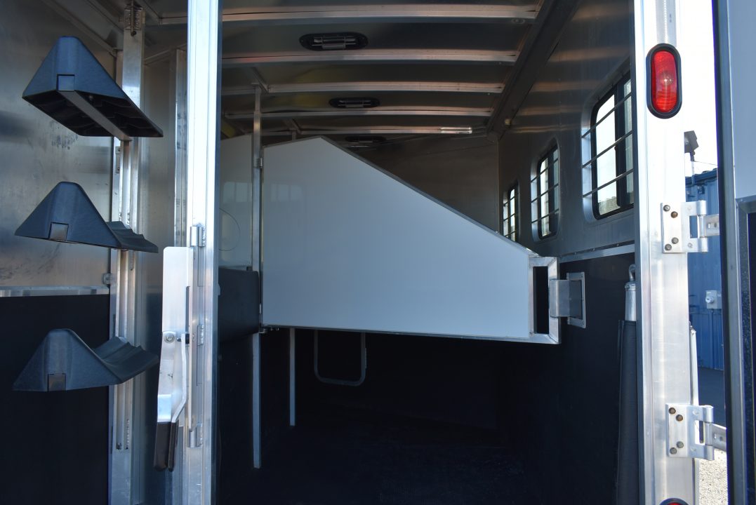 Used 2006 Kiefer Manufacturing GENESIS X3 Horse Trailer