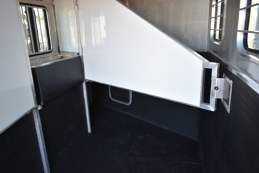 Used 2006 Kiefer Manufacturing GENESIS X3 Horse Trailer