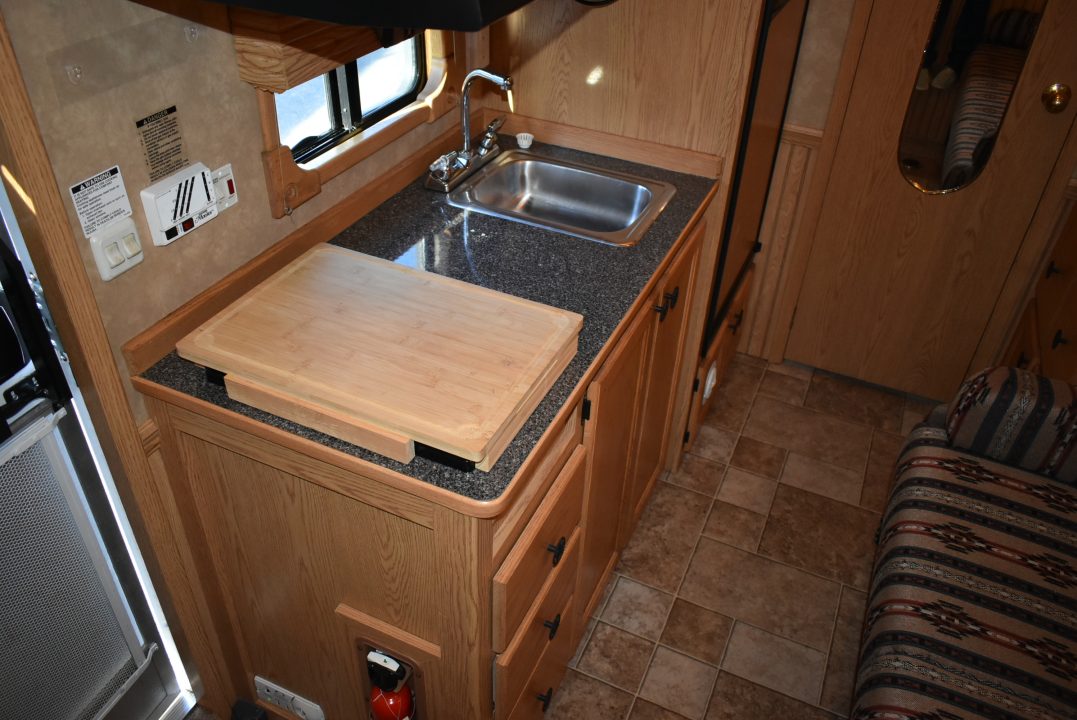 Used 2006 Kiefer Manufacturing GENESIS X3 Horse Trailer