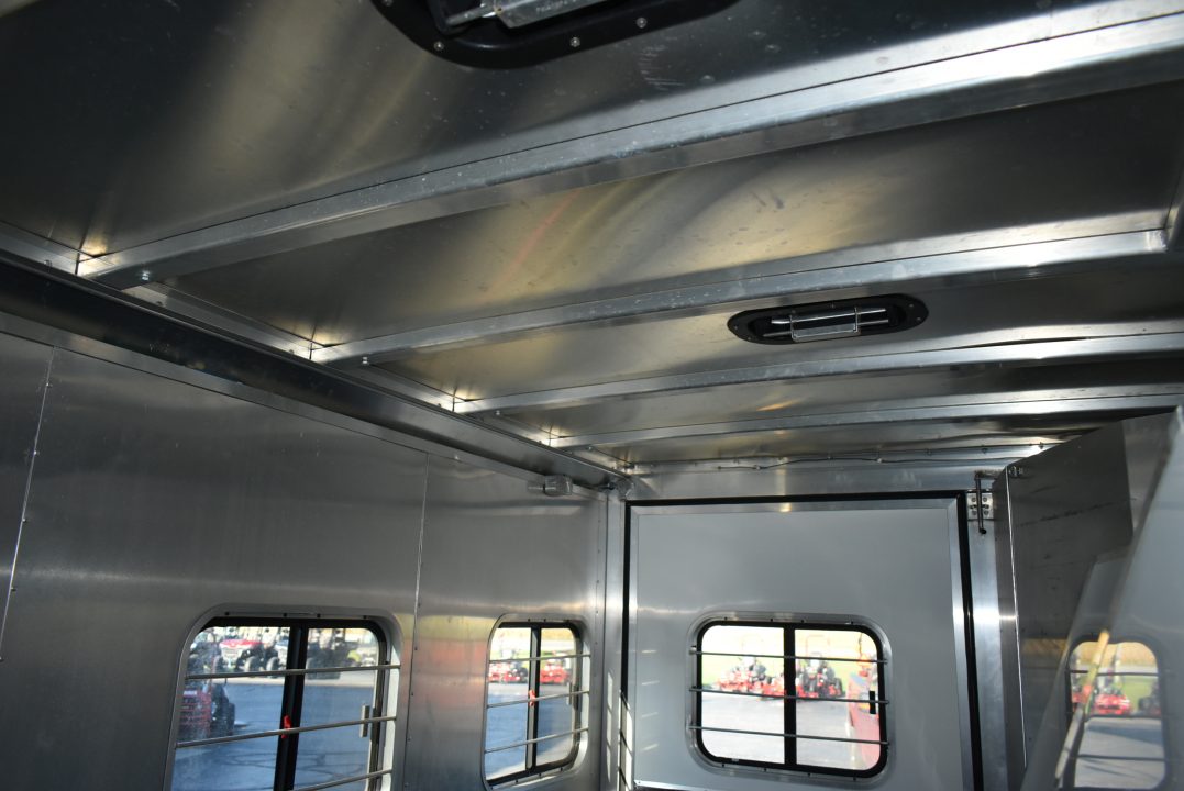 Used 2006 Kiefer Manufacturing GENESIS X3 Horse Trailer