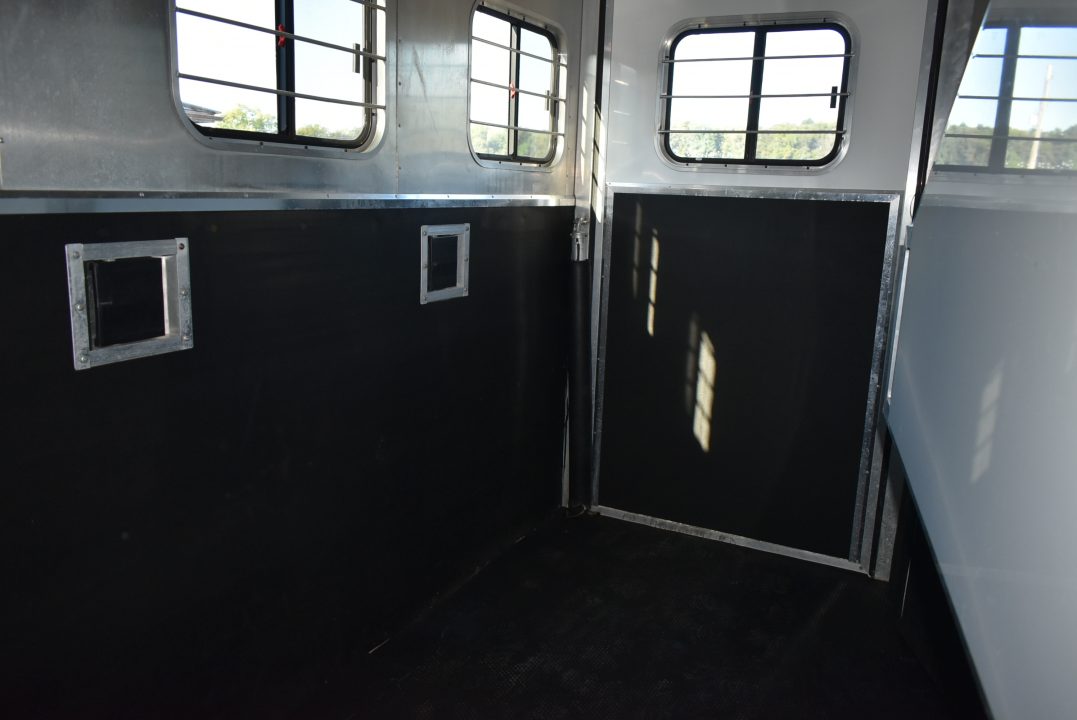 Used 2006 Kiefer Manufacturing GENESIS X3 Horse Trailer