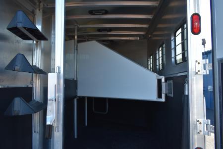 Used 2006 Kiefer Manufacturing GENESIS X3 Horse Trailer