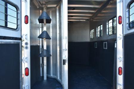 Used 2006 Kiefer Manufacturing GENESIS X3 Horse Trailer