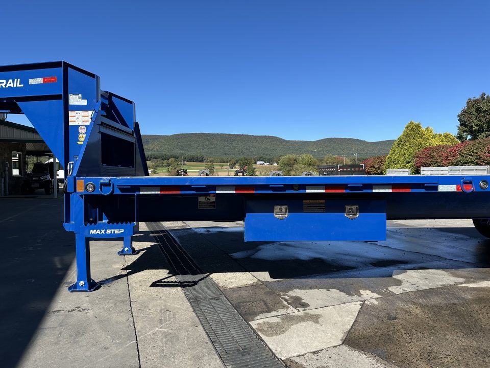 New Load Trail 32' Tandem Dual Deck over Tilt (GT)
