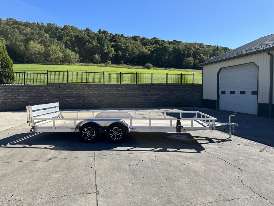 New Load Trail 20' Tandem Axle Utility (UA)