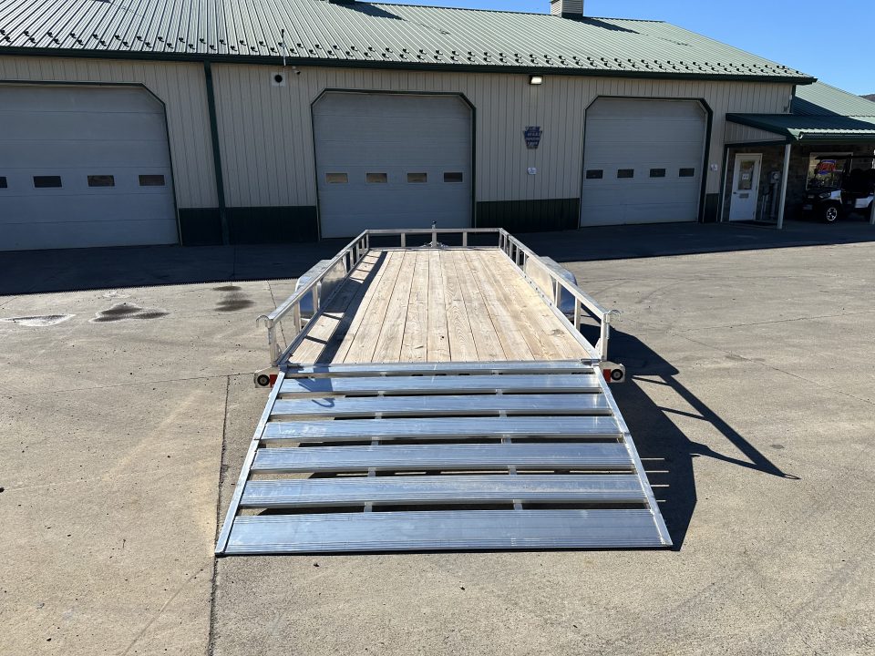 New Load Trail 20' Tandem Axle Utility (UA)