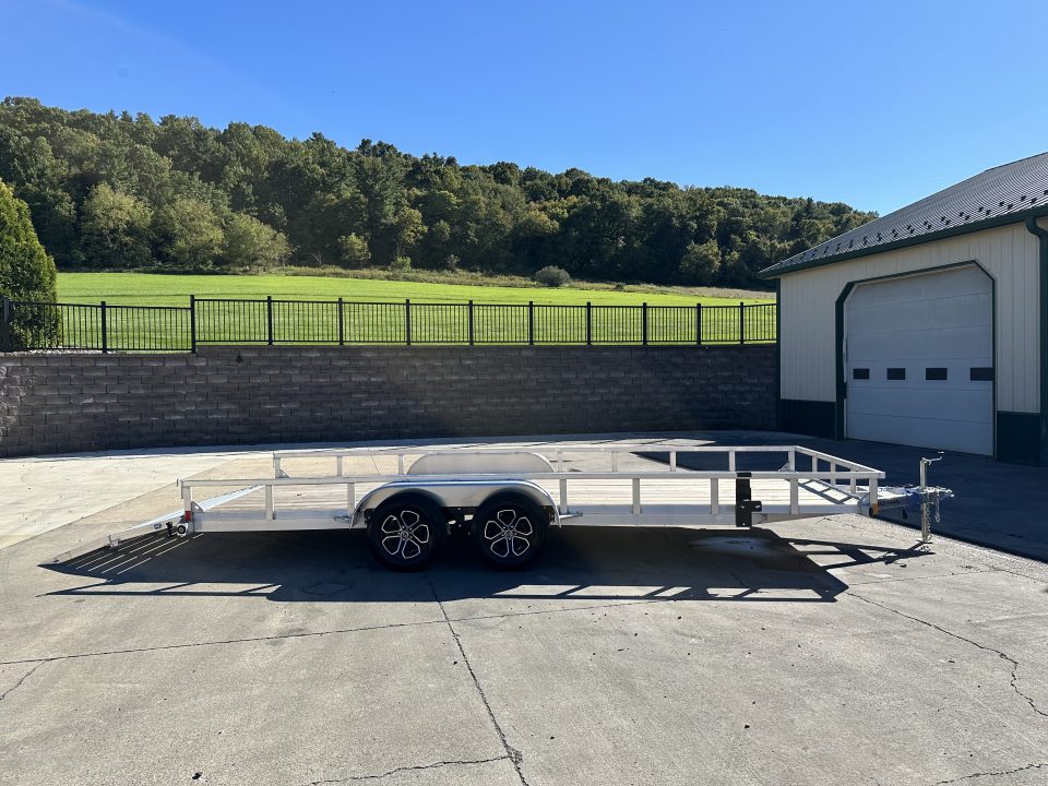 New Load Trail 20' Tandem Axle Utility (UA)