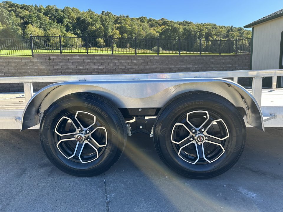 New Load Trail 20' Tandem Axle Utility (UA)