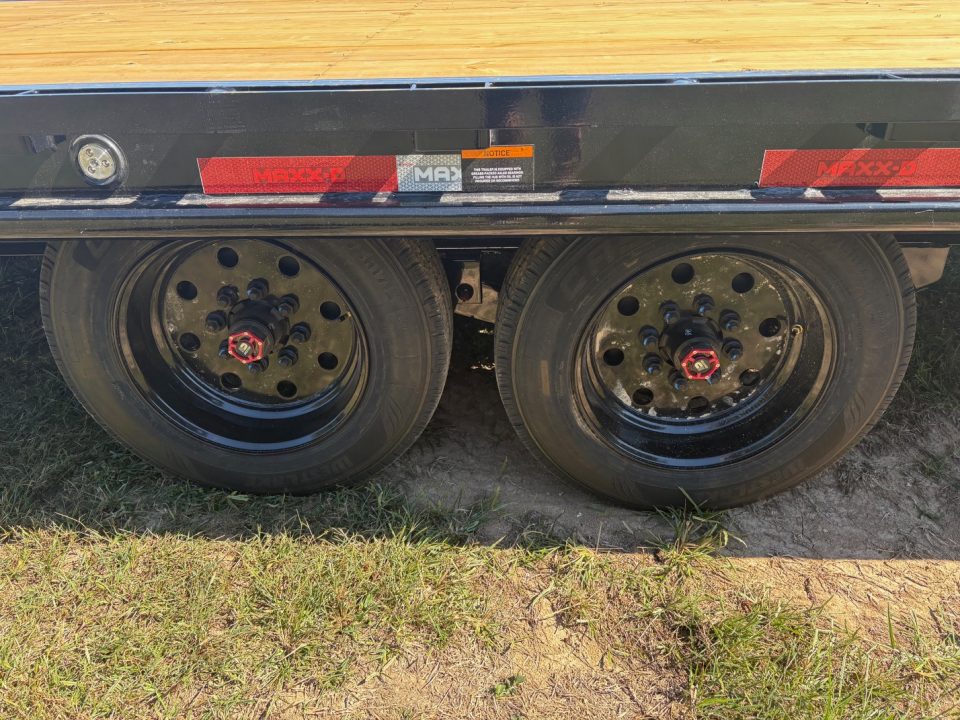 New 2027 MAXX-D 102x40 TANDEM 12K GN STRAIGHT DECK W/ SLIDE IN RAMPS AND RATCHET RAIL Flatbed Trailer