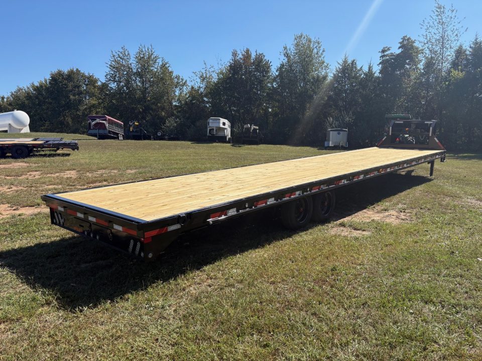 New 2027 MAXX-D 102x40 TANDEM 12K GN STRAIGHT DECK W/ SLIDE IN RAMPS AND RATCHET RAIL Flatbed Trailer