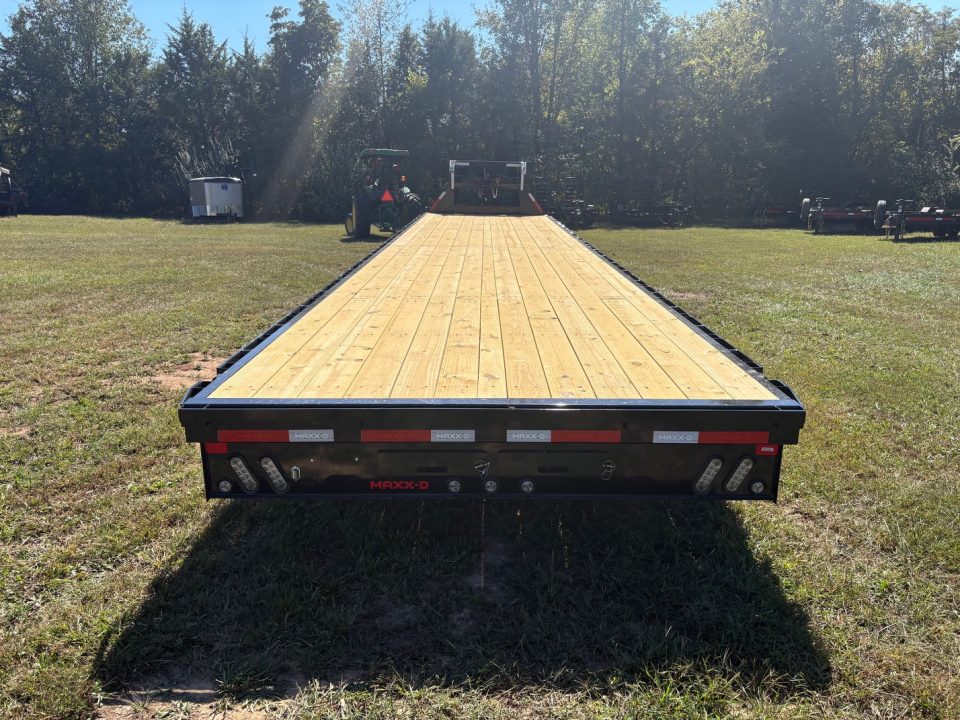 New 2027 MAXX-D 102x40 TANDEM 12K GN STRAIGHT DECK W/ SLIDE IN RAMPS AND RATCHET RAIL Flatbed Trailer
