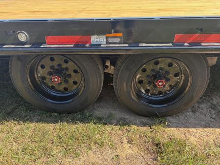 New 2027 MAXX-D 102x40 TANDEM 12K GN STRAIGHT DECK W/ SLIDE IN RAMPS AND RATCHET RAIL Flatbed Trailer