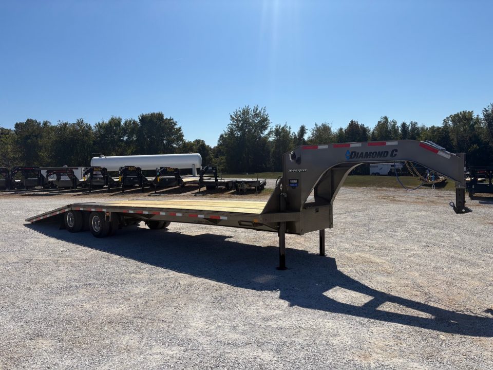New 2027 Diamond C Trailers 102 x 35 FMAX212 TANDEM DUAL GN PACESETTER HYDROTAIL W/ STEEL RUNNERS/ HYDRO JACKS/ 2-12K ELEC/HYD BRAKE AXLES W/ ALUM WHEELS/ SOLAR/ 60" SPREAD