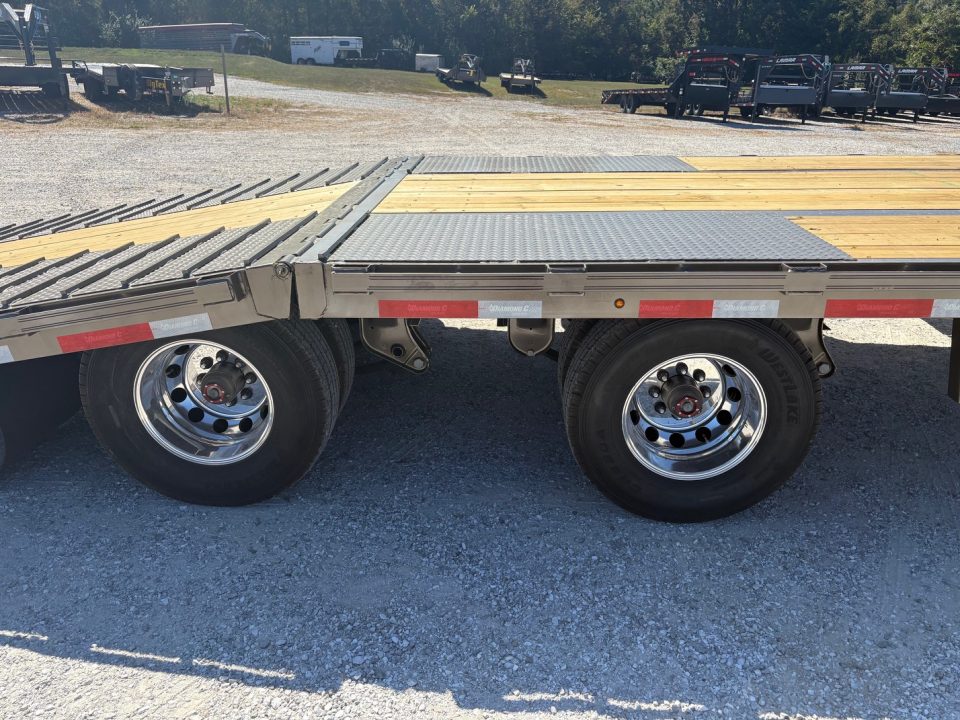 New 2027 Diamond C Trailers 102 x 35 FMAX212 TANDEM DUAL GN PACESETTER HYDROTAIL W/ STEEL RUNNERS/ HYDRO JACKS/ 2-12K ELEC/HYD BRAKE AXLES W/ ALUM WHEELS/ SOLAR/ 60" SPREAD