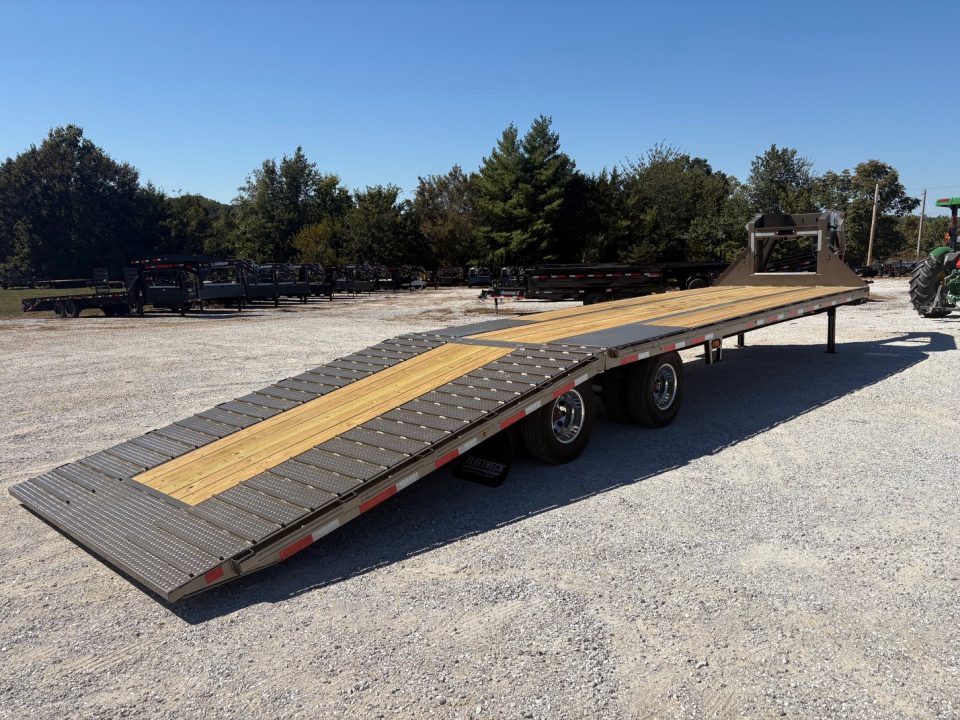 New 2027 Diamond C Trailers 102 x 35 FMAX212 TANDEM DUAL GN PACESETTER HYDROTAIL W/ STEEL RUNNERS/ HYDRO JACKS/ 2-12K ELEC/HYD BRAKE AXLES W/ ALUM WHEELS/ SOLAR/ 60" SPREAD