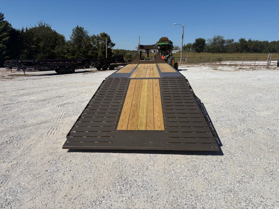 New 2027 Diamond C Trailers 102 x 35 FMAX212 TANDEM DUAL GN PACESETTER HYDROTAIL W/ STEEL RUNNERS/ HYDRO JACKS/ 2-12K ELEC/HYD BRAKE AXLES W/ ALUM WHEELS/ SOLAR/ 60" SPREAD