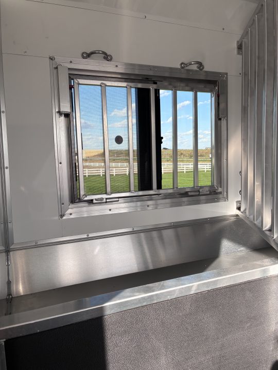 New 2027 SMC 4H 13' LQ Horse Trailer