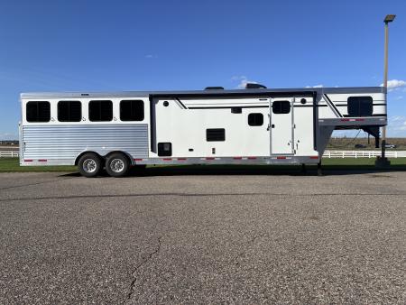 New 2027 SMC 4H 13' LQ Horse Trailer