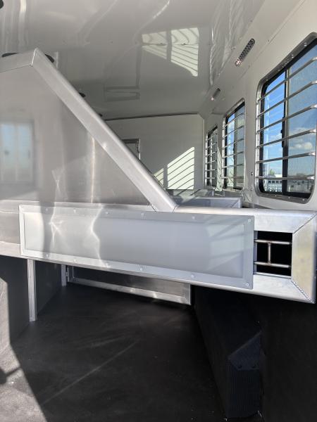 New 2027 SMC 4H 13' LQ Horse Trailer
