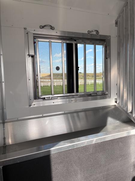 New 2027 SMC 4H 13' LQ Horse Trailer