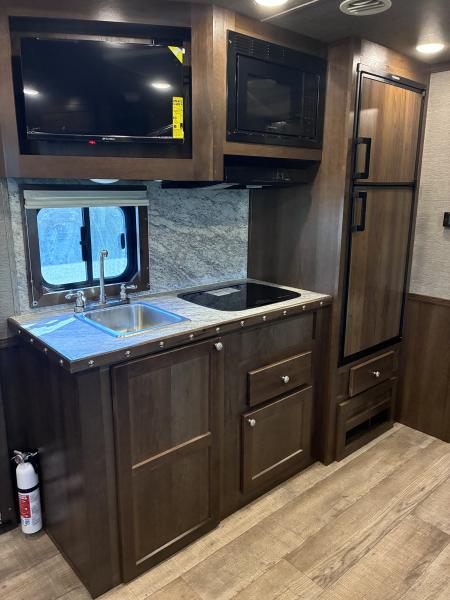 New 2027 SMC 4H 13' LQ Horse Trailer