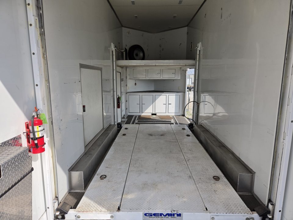 Used 2016 FOREST RIVER 8.5X31 TRIPLE AXLE ALUMINUM STACKER TRAILER W/3-8K AXLES 17.5" WHEELS POWER JACK VNOSE SIDE RAMP DOOR & DRIVER ESCAPE DOOR OVER FENDER
