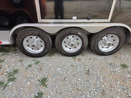 Used 2016 FOREST RIVER 8.5X31 TRIPLE AXLE ALUMINUM STACKER TRAILER W/3-8K AXLES 17.5" WHEELS POWER JACK VNOSE SIDE RAMP DOOR & DRIVER ESCAPE DOOR OVER FENDER