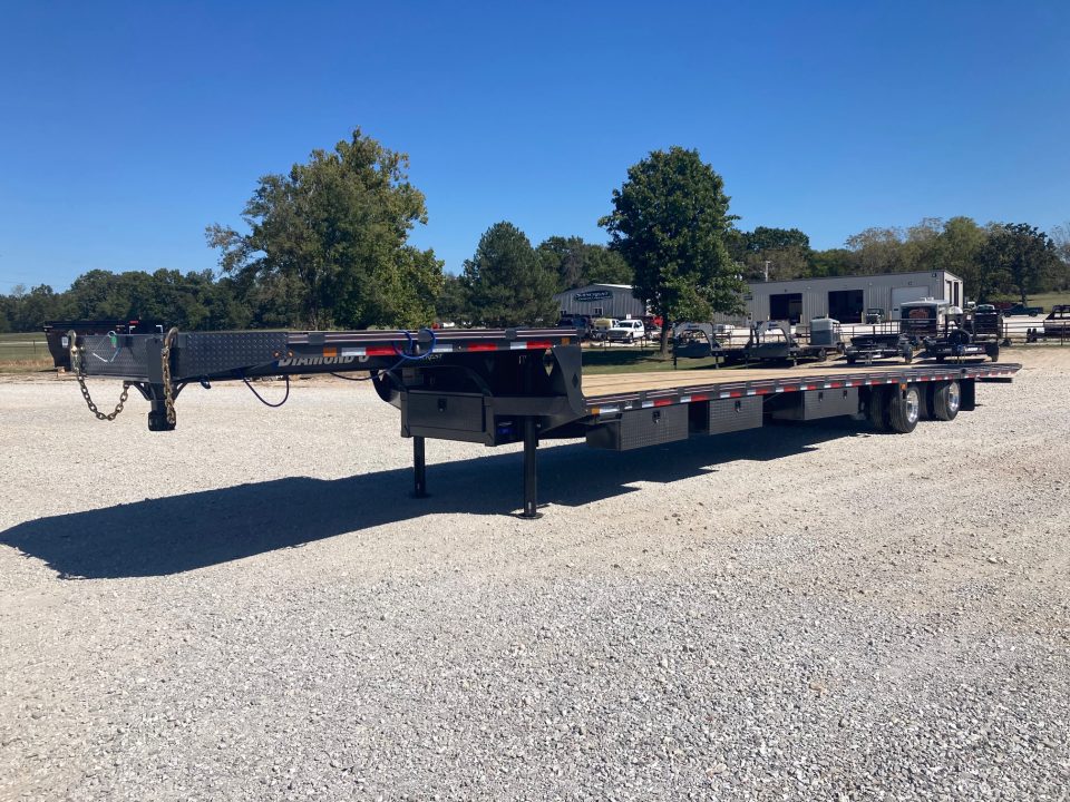 New 2027 Diamond C Trailers 102x53 TANDEM 40K STEP DECK HYDROTAIL W/ STEEL RUNNERS, HYDROJACKS, AIR RIDE, RATCHET RAIL & 72" SPREAD Flatbed Trailer