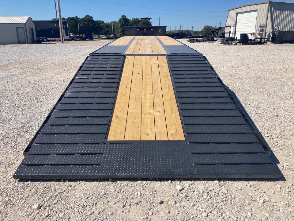 New 2027 Diamond C Trailers 102x53 TANDEM 40K STEP DECK HYDROTAIL W/ STEEL RUNNERS, HYDROJACKS, AIR RIDE, RATCHET RAIL & 72" SPREAD Flatbed Trailer