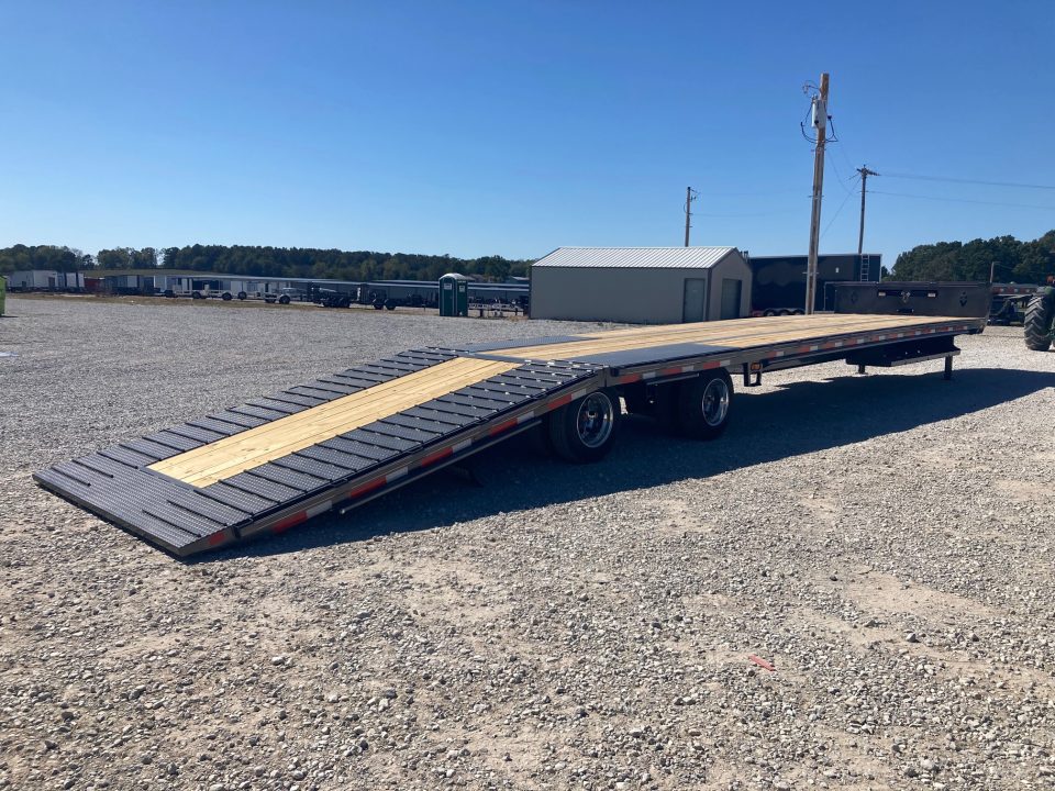 New 2027 Diamond C Trailers 102x53 TANDEM 40K STEP DECK HYDROTAIL W/ STEEL RUNNERS, HYDROJACKS, AIR RIDE, RATCHET RAIL & 72" SPREAD Flatbed Trailer