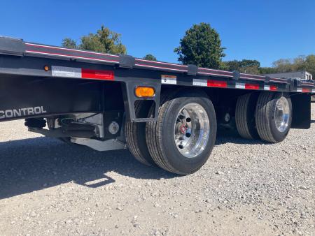 New 2027 Diamond C Trailers 102x53 TANDEM 40K STEP DECK HYDROTAIL W/ STEEL RUNNERS, HYDROJACKS, AIR RIDE, RATCHET RAIL & 72" SPREAD Flatbed Trailer