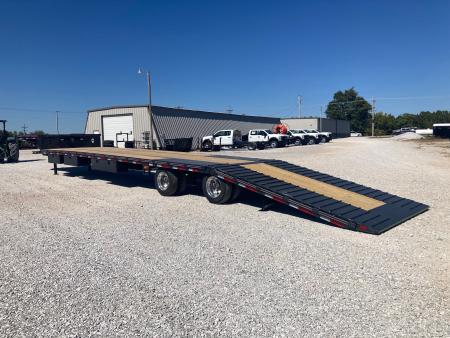New 2027 Diamond C Trailers 102x53 TANDEM 40K STEP DECK HYDROTAIL W/ STEEL RUNNERS, HYDROJACKS, AIR RIDE, RATCHET RAIL & 72" SPREAD Flatbed Trailer