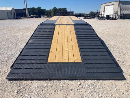 New 2027 Diamond C Trailers 102x53 TANDEM 40K STEP DECK HYDROTAIL W/ STEEL RUNNERS, HYDROJACKS, AIR RIDE, RATCHET RAIL & 72" SPREAD Flatbed Trailer