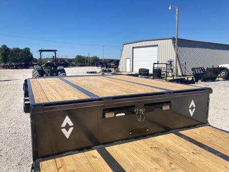 New 2027 Diamond C Trailers 102x53 TANDEM 40K STEP DECK HYDROTAIL W/ STEEL RUNNERS, HYDROJACKS, AIR RIDE, RATCHET RAIL & 72" SPREAD Flatbed Trailer