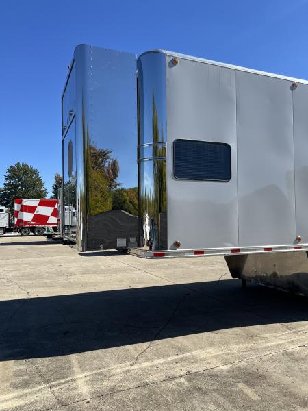 Used 2002 Used 53' Competition Lift Gate Trailer