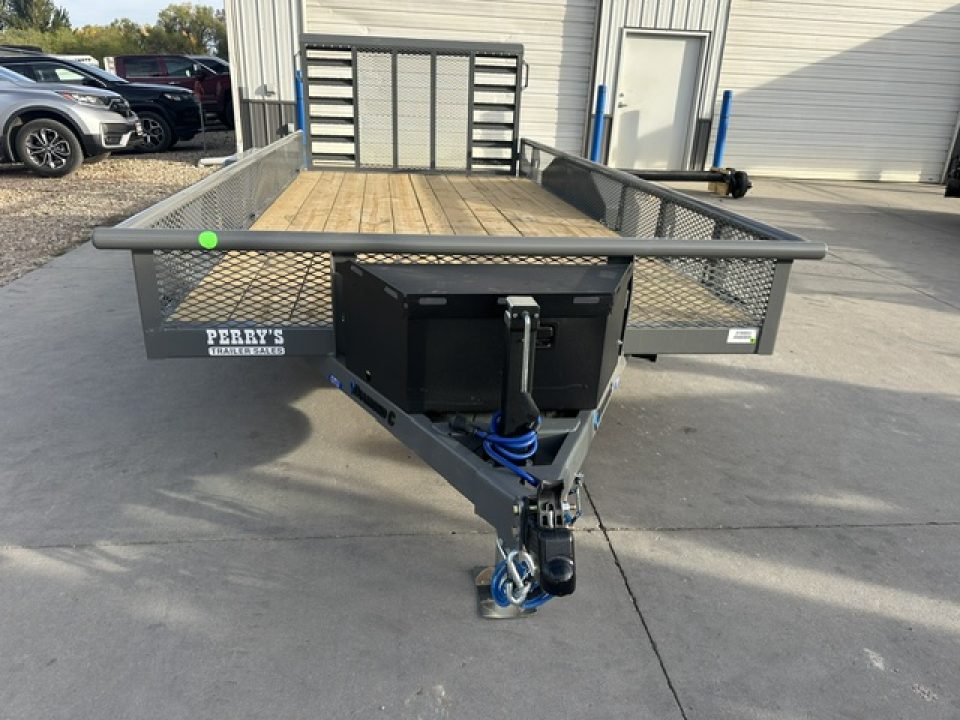 New 2027 Diamond C 16' TUT Flatbed