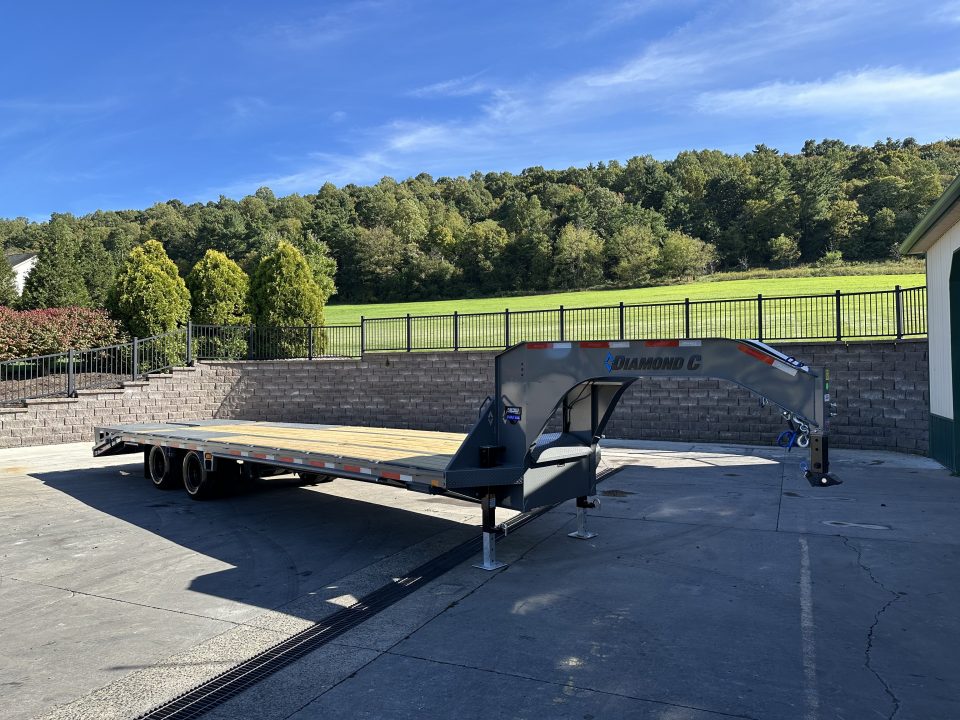 New Diamond C 30' FMAX210 Gooseneck w/ MAX Ramps