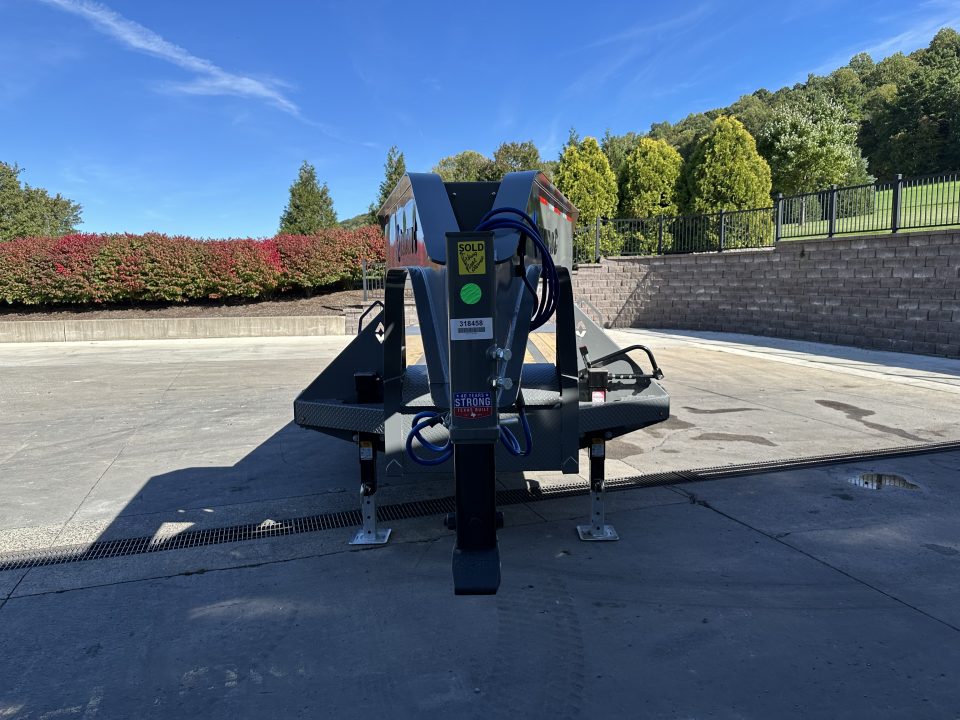 New Diamond C 30' FMAX210 Gooseneck w/ MAX Ramps